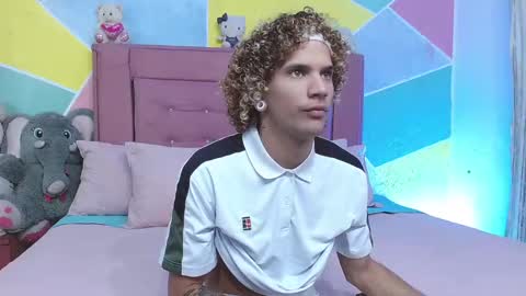 Snapshot of rich_de_la_rosa chatting on 02/05/25, 02:29 rich and kitty online show from 02/05/25, 02:29