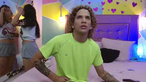 Snapshot of rich_de_la_rosa chatting on 02/26/25, 04:25 rich and kitty online show from 02/26/25, 04:25