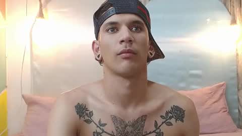 Snapshot of rich_de_la_rosa chatting on 12/14/25, 04:18 rich and kitty online show from 12/14/25, 04:18