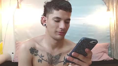 Snapshot of rich_de_la_rosa chatting on 12/17/25, 04:29 rich and kitty online show from 12/17/25, 04:29