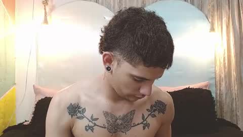 Snapshot of rich_de_la_rosa chatting on 12/18/25, 04:07 rich and kitty online show from 12/18/25, 04:07