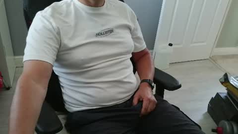 Snapshot of rich_uk56 chatting on 06/25/26, 09:58 UK Straight Guy online show from 06/25/26, 09:58