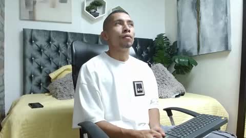 Snapshot of richar_voller chatting on 02/15/25, 11:17 richar_voller online show from 02/15/25, 11:17