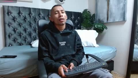 Snapshot of richar_voller chatting on 02/22/25, 11:02 richar_voller online show from 02/22/25, 11:02