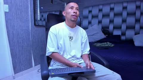 Snapshot of richar_voller chatting on 10/11/25, 11:31 richar_voller online show from 10/11/25, 11:31