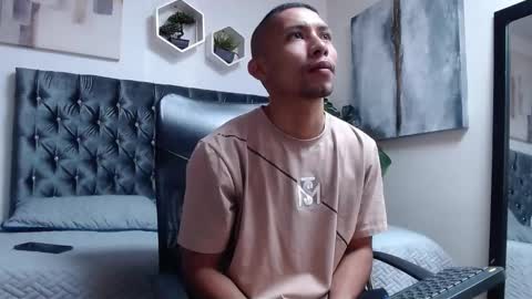 Snapshot of richar_voller chatting on 10/19/25, 01:01 richar_voller online show from 10/19/25, 01:01