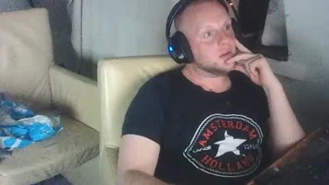 Snapshot of richardd110011 chatting on 06/22/26, 11:35 richardd110011 online show from 06/22/26, 11:35