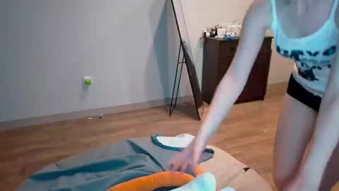 Luna online show from 06/01/26, 06:53