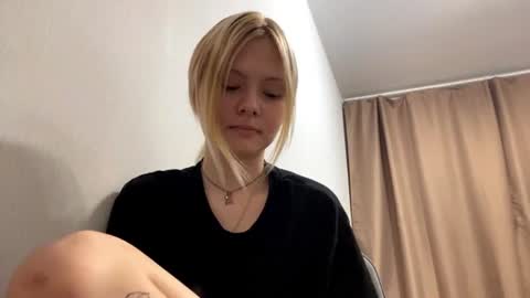 Snapshot of richellearmentrout chatting on 07/27/26, 05:42 jenny online show from 07/27/26, 05:42