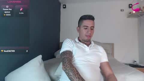 Snapshot of richi_grubby chatting on 11/11/25, 09:37 David online show from 11/11/25, 09:37