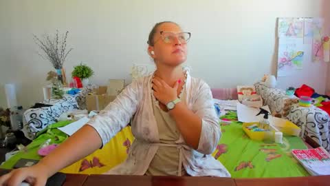 Anna - not anna - right Anna  online show from 09/26/25, 09:35