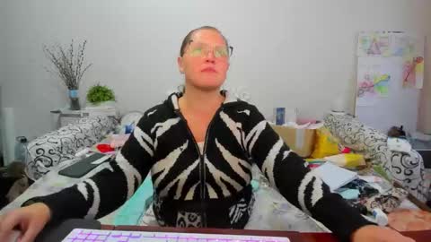 Anna - not anna - right Anna  online show from 12/15/25, 01:04