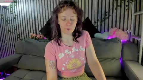 Snapshot of ricki_bloom chatting on 06/25/26, 09:25 Ricki online show from 06/25/26, 09:25