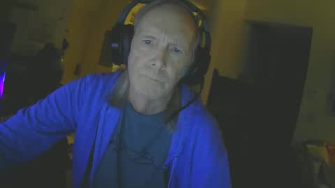 Snapshot of rickl56 chatting on 11/17/25, 09:42 rickl56 online show from 11/17/25, 09:42