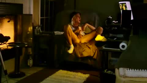 PINK HOLE TWINK online show from 10/28/25, 02:04