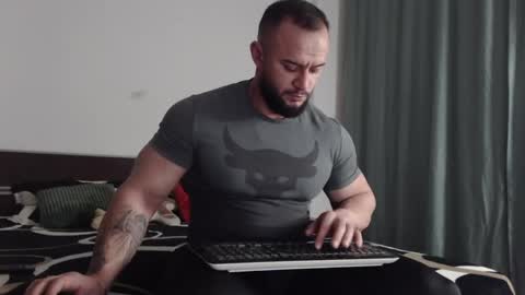 Snapshot of rickymiami1 chatting on 12/07/24, 03:52 rickymiami1 online show from 12/07/24, 03:52