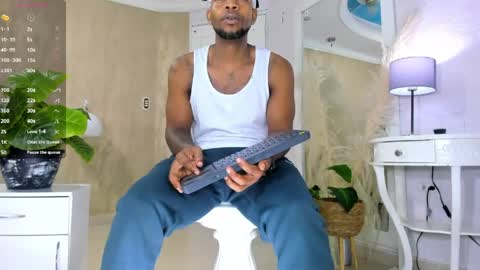 Snapshot of ricobrown777 chatting on 05/17/26, 03:59 RicoBrowm online show from 05/17/26, 03:59