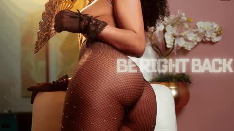 Snapshot of rihannadeep chatting on 12/24/24, 10:01 Sara online show from 12/24/24, 10:01