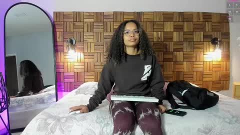 Snapshot of rihannadeep chatting on 02/24/25, 10:04 Sara online show from 02/24/25, 10:04