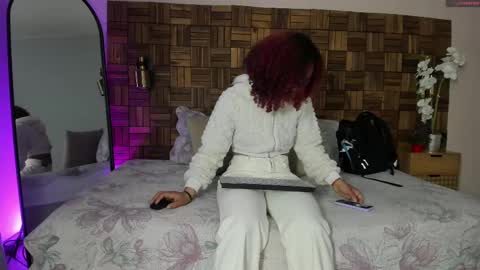 Snapshot of rihannadeep chatting on 09/26/25, 10:08 Sara online show from 09/26/25, 10:08