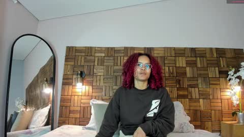 Snapshot of rihannadeep chatting on 09/29/25, 10:09 Sara online show from 09/29/25, 10:09