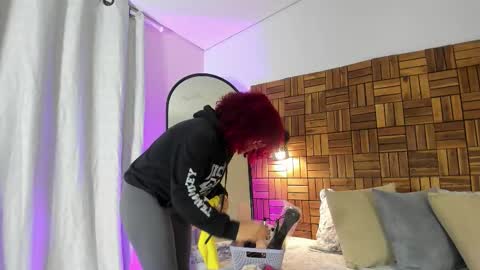 Snapshot of rihannadeep chatting on 10/19/25, 11:33 Sara online show from 10/19/25, 11:33