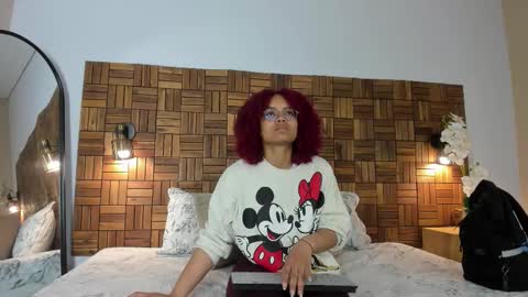 Snapshot of rihannadeep chatting on 10/21/25, 10:05 Sara online show from 10/21/25, 10:05