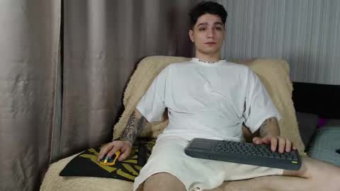 Snapshot of rik_and chatting on 10/24/25, 11:23 Rick online show from 10/24/25, 11:23