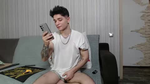 Snapshot of rik_and chatting on 10/25/25, 03:29 Rick online show from 10/25/25, 03:29