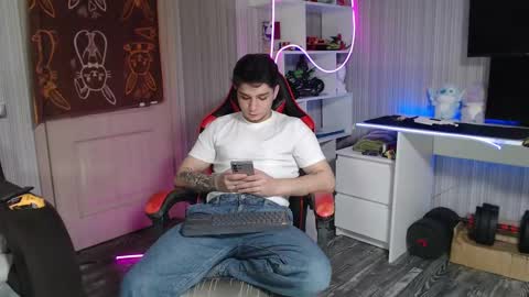 Snapshot of rik_and chatting on 10/29/25, 09:49 Rick online show from 10/29/25, 09:49