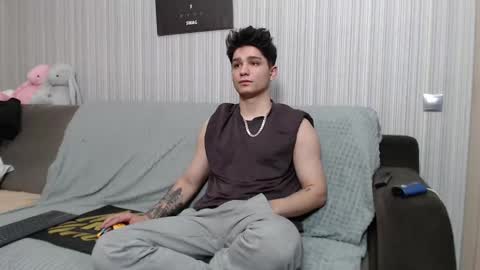 Snapshot of rik_and chatting on 11/08/25, 10:19 Rick online show from 11/08/25, 10:19