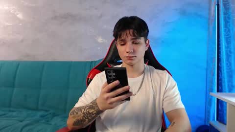 Snapshot of rik_and chatting on 11/17/25, 08:36 Rick online show from 11/17/25, 08:36