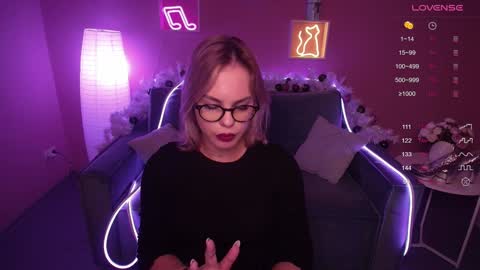 Snapshot of rikaraily chatting on 01/17/25, 11:06 Rika online show from 01/17/25, 11:06