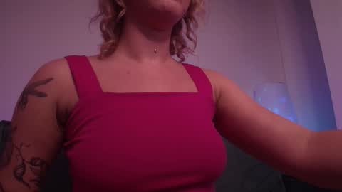 Snapshot of rikaraily chatting on 02/07/25, 11:01 Rika online show from 02/07/25, 11:01