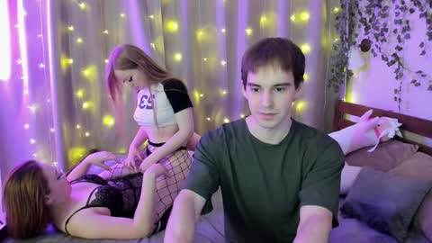 Snapshot of riki_tiki_tavi_time chatting on 01/22/25, 07:56 Victor Maria online show from 01/22/25, 07:56