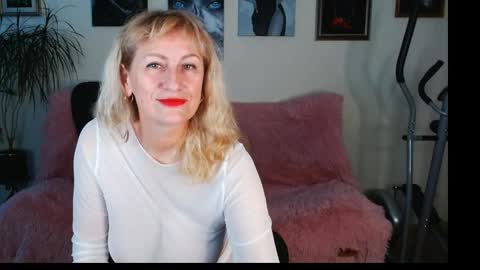 Snapshot of riley_annet chatting on 11/16/25, 05:57 Riley online show from 11/16/25, 05:57