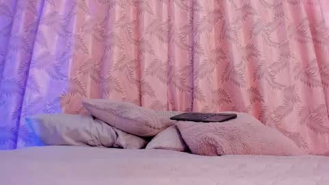 Snapshot of riley_bensongh chatting on 09/18/25, 09:50 Riley online show from 09/18/25, 09:50