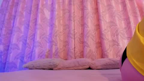 Snapshot of riley_bensongh chatting on 09/21/25, 09:05 Riley online show from 09/21/25, 09:05