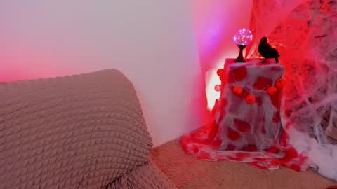 Snapshot of riley_bensongh chatting on 10/18/25, 11:27 Riley online show from 10/18/25, 11:27