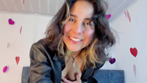 Snapshot of riley_colors chatting on 02/14/25, 10:14 Riley online show from 02/14/25, 10:14