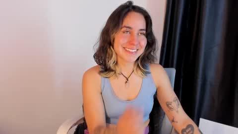 Snapshot of riley_colors chatting on 03/08/25, 11:39 Riley online show from 03/08/25, 11:39