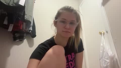 riley_ray69 online show from 02/18/26, 03:30