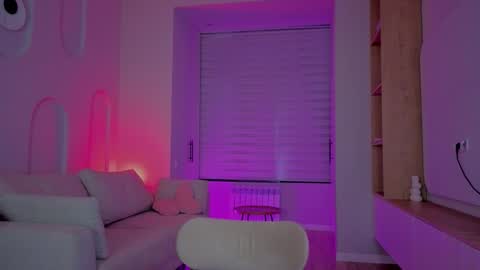 Snapshot of rileymee chatting on 10/10/25, 12:37 rileymee online show from 10/10/25, 12:37