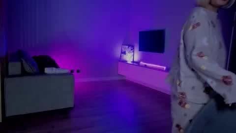 Snapshot of rileymee chatting on 11/10/25, 03:05 rileymee online show from 11/10/25, 03:05