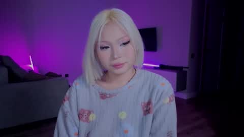 Snapshot of rileymee chatting on 11/22/25, 01:15 rileymee online show from 11/22/25, 01:15