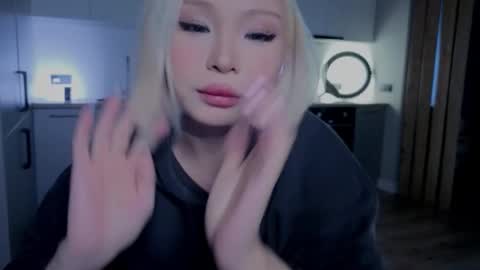 Snapshot of rileymee chatting on 11/24/25, 03:17 rileymee online show from 11/24/25, 03:17