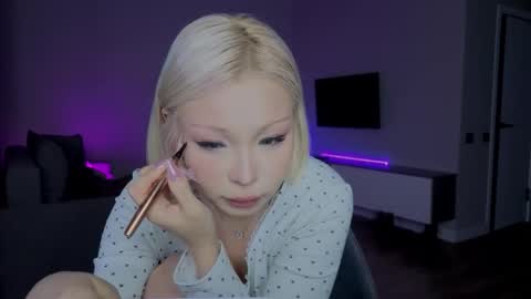 Snapshot of rileymee chatting on 11/26/25, 03:18 rileymee online show from 11/26/25, 03:18