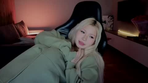 rileymee online show from 04/19/26, 11:42