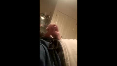 Snapshot of rimzari136 chatting on 12/22/25, 01:24 rimzari136 online show from 12/22/25, 01:24