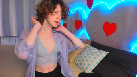 Snapshot of rina_dee chatting on 02/17/25, 01:42 . Rina . online show from 02/17/25, 01:42